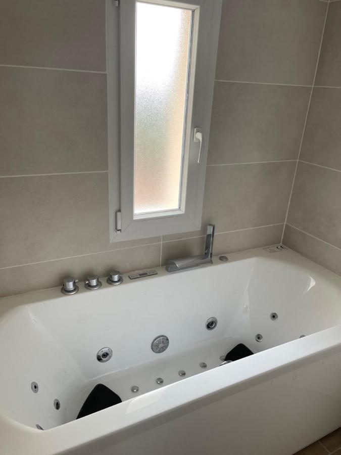 La Parenthese Balneo T2 Cosy De 40M² Avec Terrasse Apartamento Ternay  Exterior foto