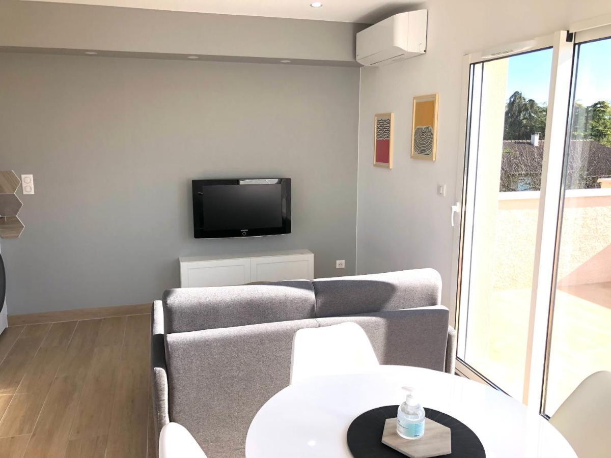 La Parenthese Balneo T2 Cosy De 40M² Avec Terrasse Apartamento Ternay  Exterior foto